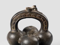 Ame Ker 176  Ame Ker 176, , Peru, Nordküste, Chimú, Späte Zwischenperiode, ca. 1000-1470 n. Chr., Gabelhalsgefäß, Ton, H 19,5 cm, Dm ca. 15 cm : Museumsfoto: Claus Cordes, Bestandskatalog Ethnologie